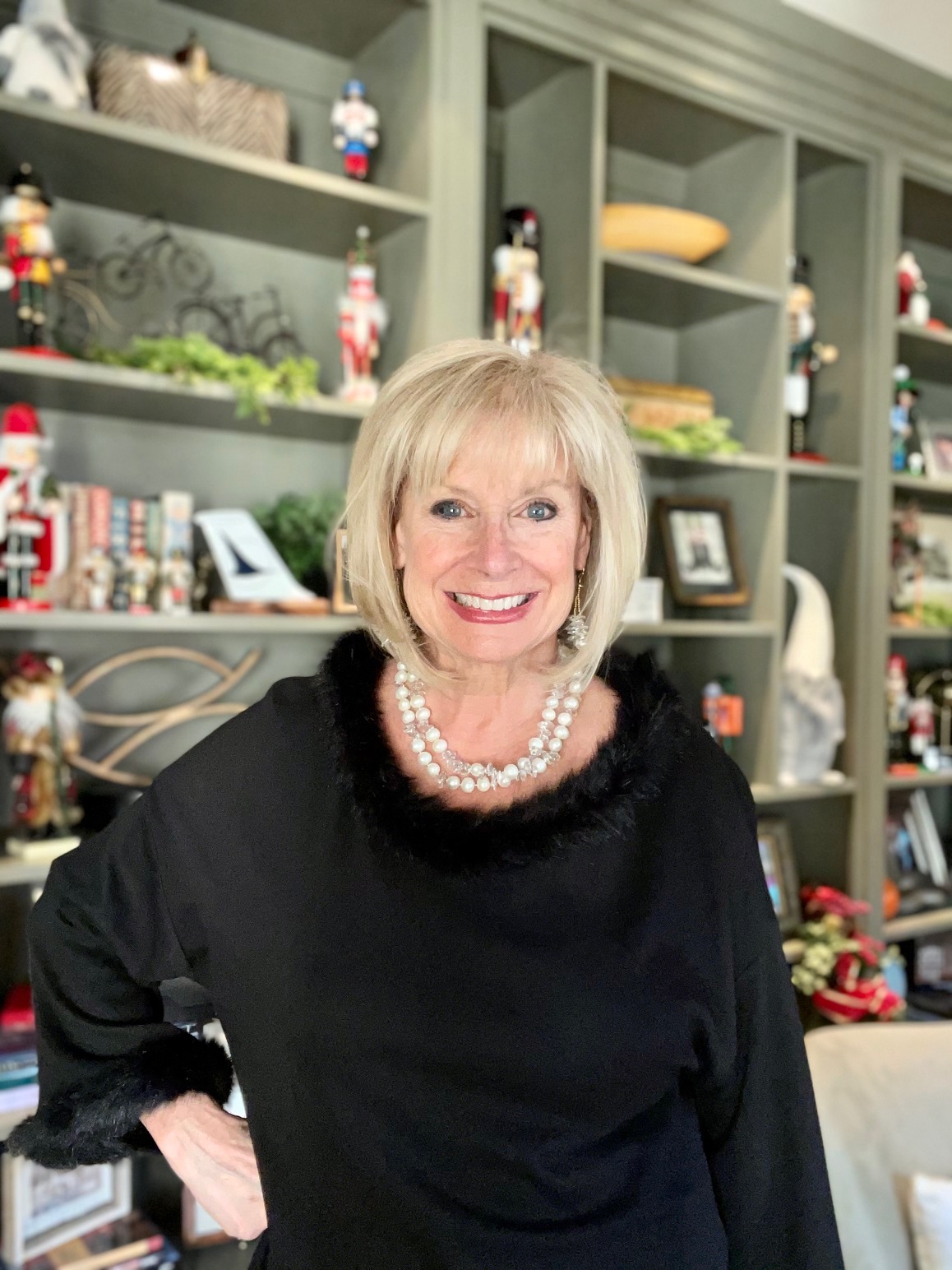 Fashion over 50: Ways to Hide the Aging Neck