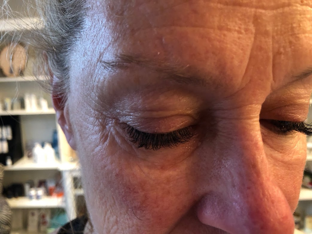 Close look of Robin's eyelashes after having eyelash extensions