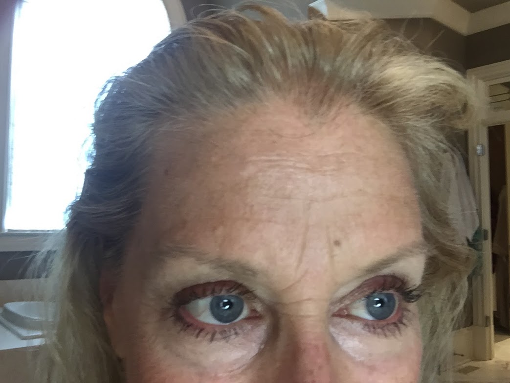 Close look of Robin's eyelashes after using a serum