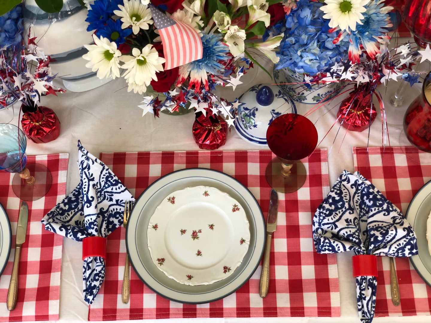 patriotic table setting for the 4th of July
