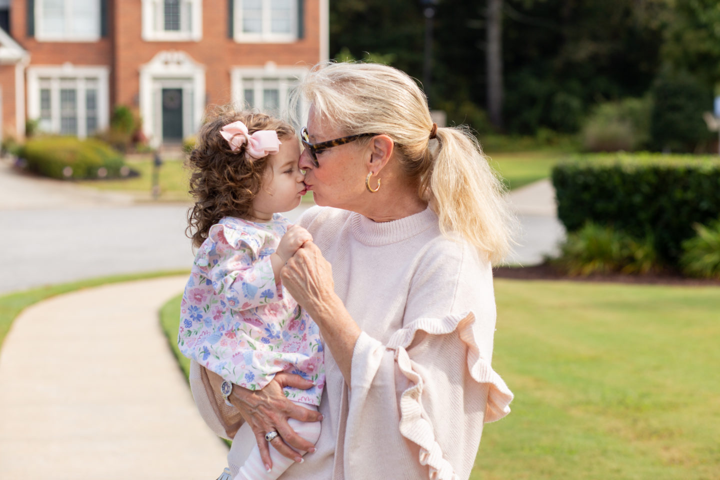 Special smooches between Robin and her granddaughter, Livie Lee