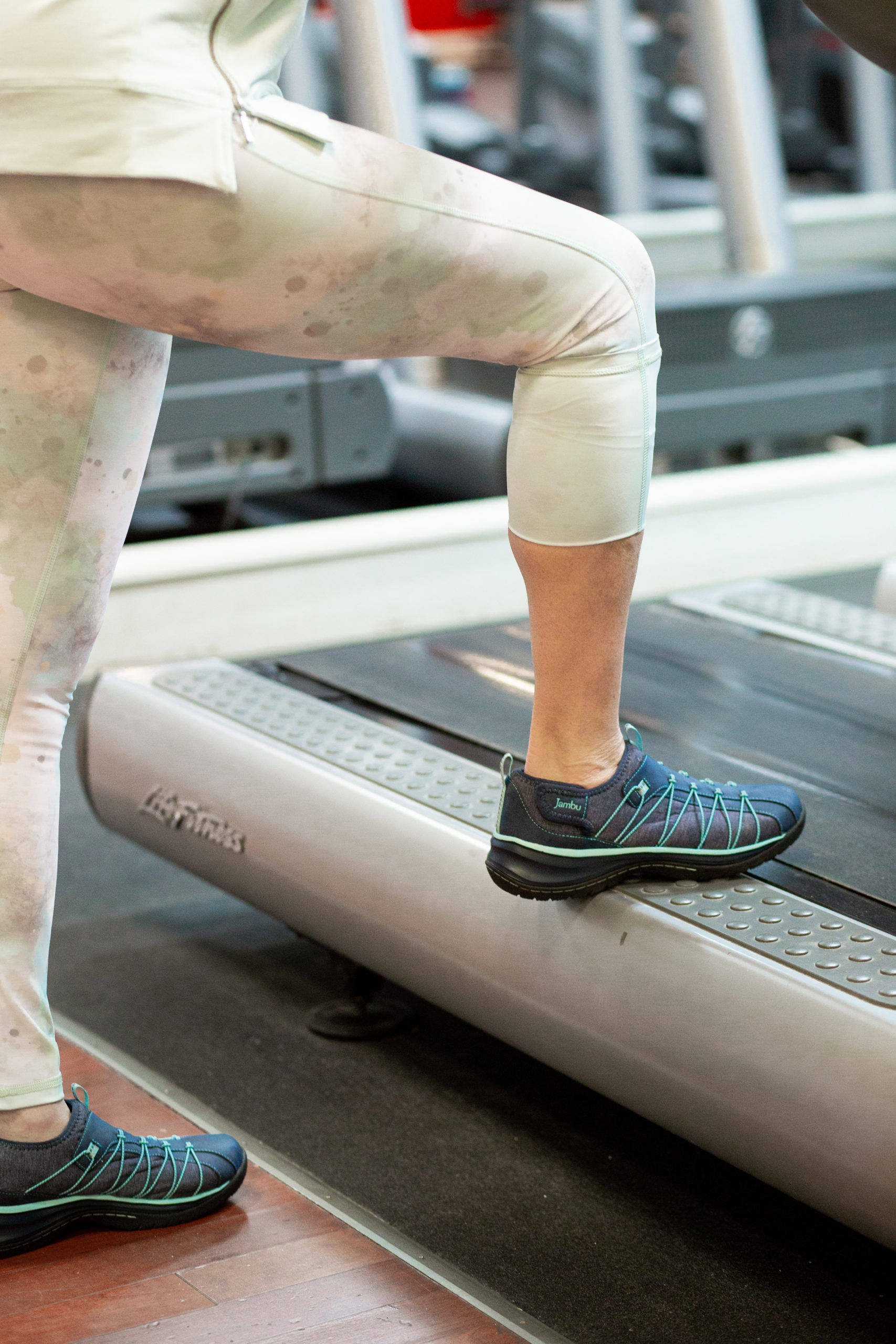 Robin is wearing athletic wear from Peach