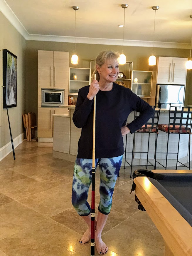 Robin is wearing athleisure clothing from Peach while staying at home