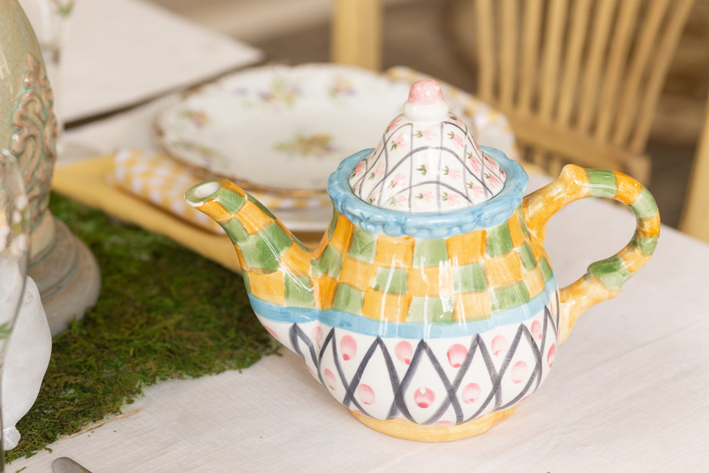 Use teapots for spring table