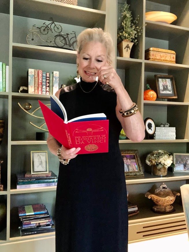 Never need to search for your glasses hen you wear this monocle necklace