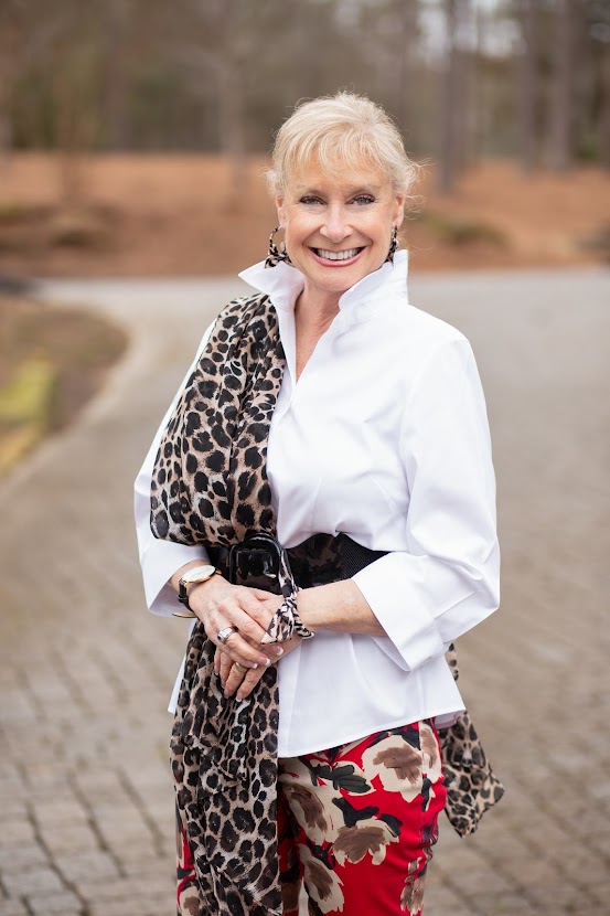 Wearing a belt over a scarf is another wear to wear a scarf